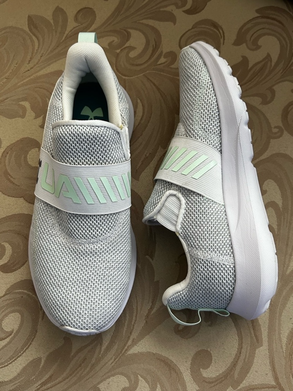Under Armour Women’s 8.5 White Slip-On Mesh Sneakers Mint Green Accents